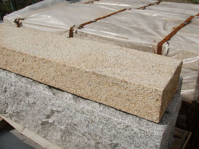 御影階段石 錆 五面ノミギリ仕上げ | 造園資材館