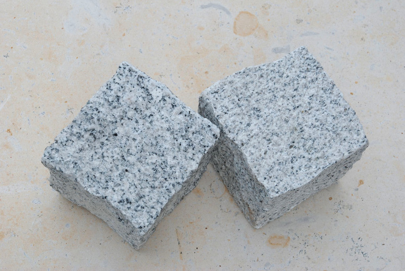 御影ピンコロ 白 割肌仕上げ | 造園資材館