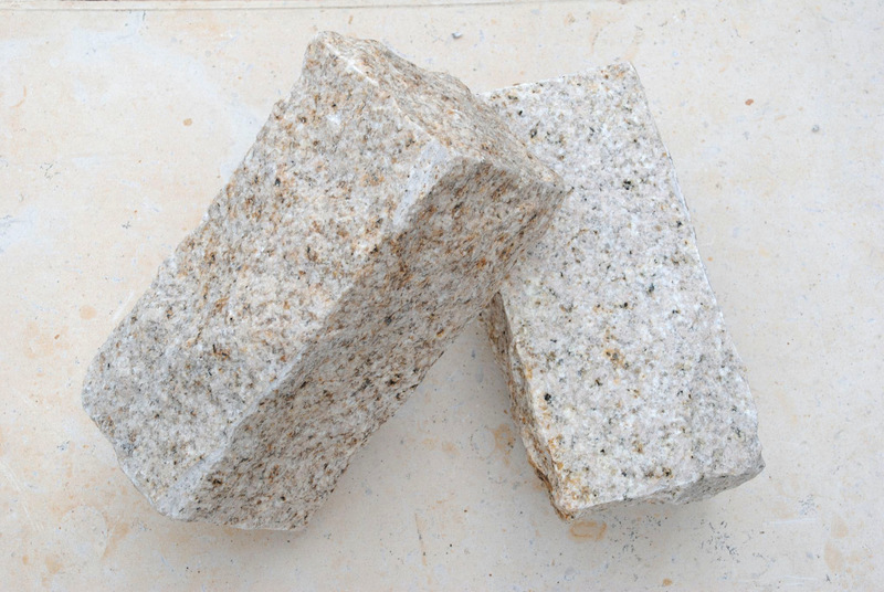 御影ピンコロ 錆 割肌仕上げ | 造園資材館