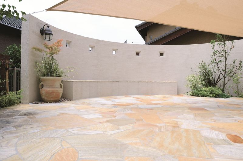 クォーツストーン 乱形 イエロー | 造園資材館