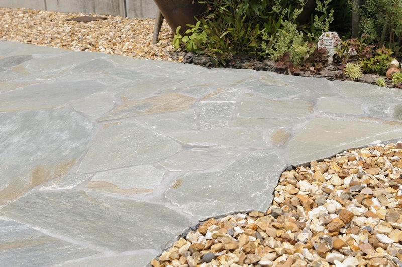 トラキアストーン乱形 カリントスグリーン | 造園資材館