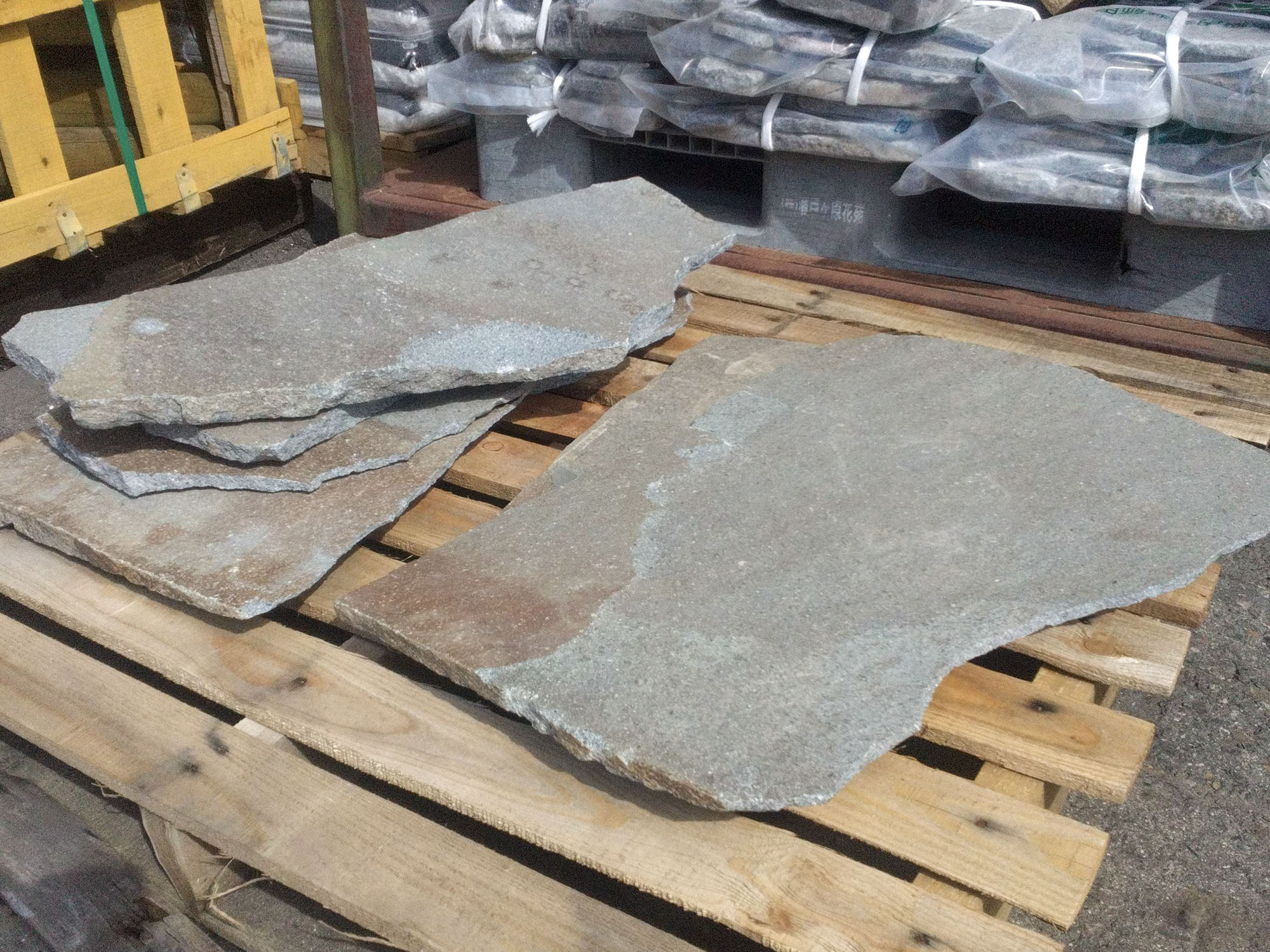 諏訪鉄平石 乱形 中盤 | 造園資材館