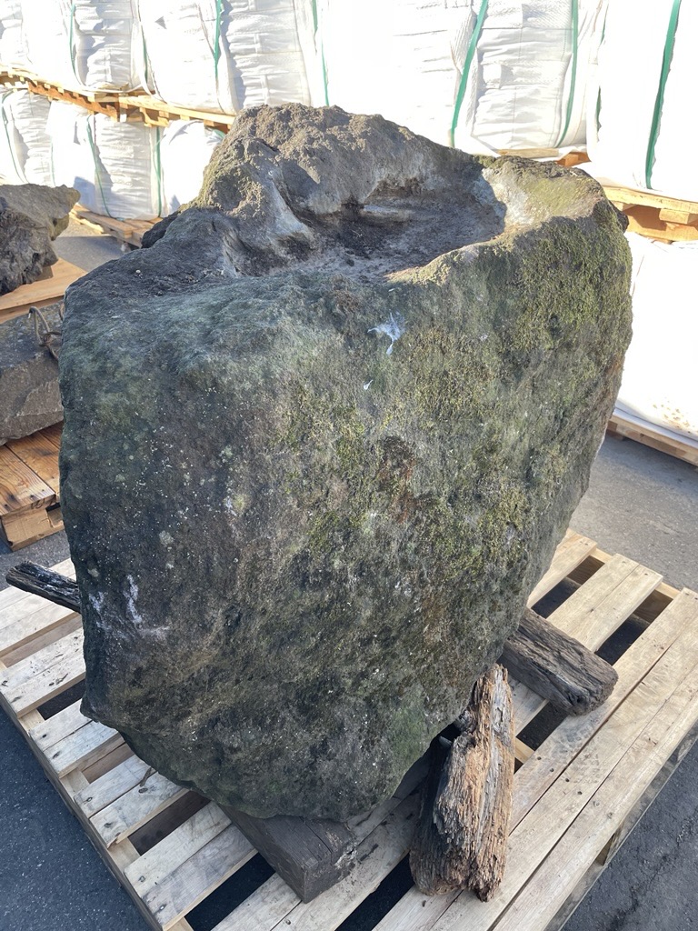 富士石 溶岩 水鉢 ミカン彫り | 造園資材館