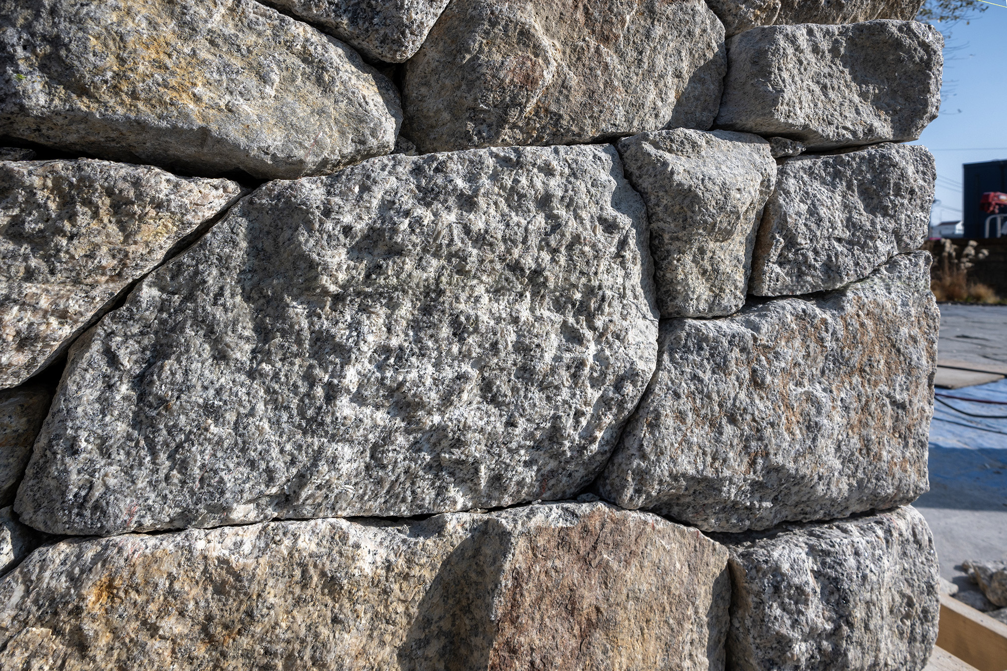 小豆島石 白錆混合 野面 | 造園資材館